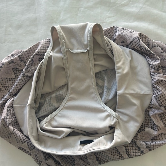 VARLEY High Waist Derby Alabaster Python Snake Print Gym Running Shorts XL - Picture 11 of 16